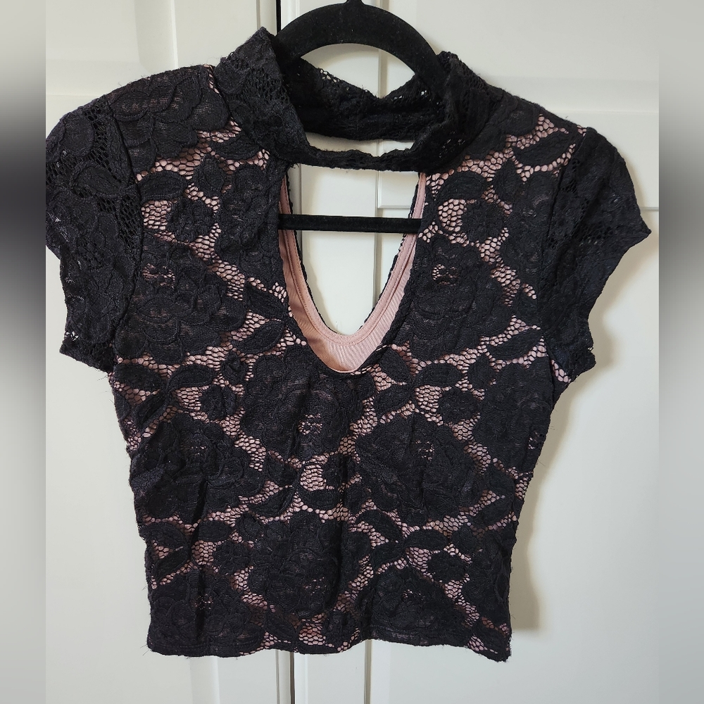 STREETWEAR SOCIETY Lace crop top